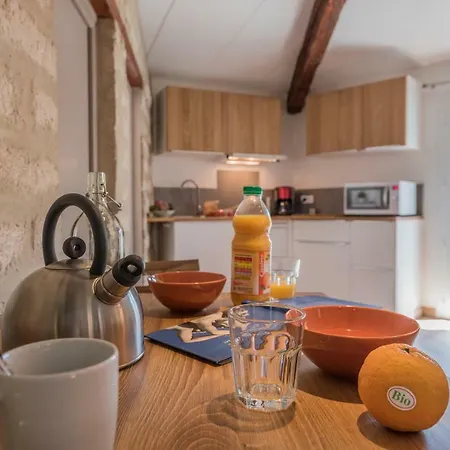 Les Secrets De Sainte Eulalie - Premiere Conciergerie *